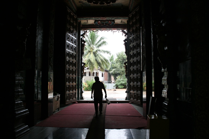 Sri Lanka. Красивый, впечатляющий, действующий храм.