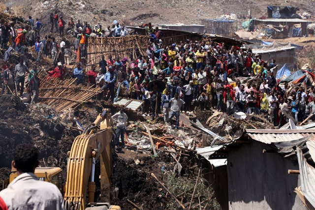 A landslide swept through a massive garbage dump on the outskirts of Ethiopia's capital, on 12 March 2017, killing at least 35 people and leaving several dozen missing, residents said, as officials vowed to relocate those who called the landfill home. Photo: Anadolu Agency / Getty Images