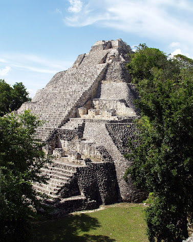 Les plus grandes pyramides dans le monde (PHOTOS) Mexique+-+Pyramide+de+Bec%C3%A1n+au+Yucatan