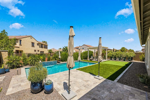 House with pool 3