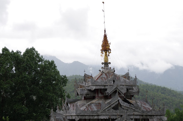 Blog de voyage-en-famille : Voyages en famille, Mae Hong Son, la ville et ses temples