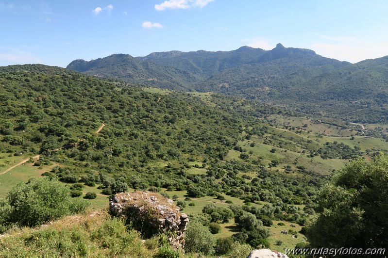 Benaocaz - Salto del Cabrero - Castillo de Aznalmara