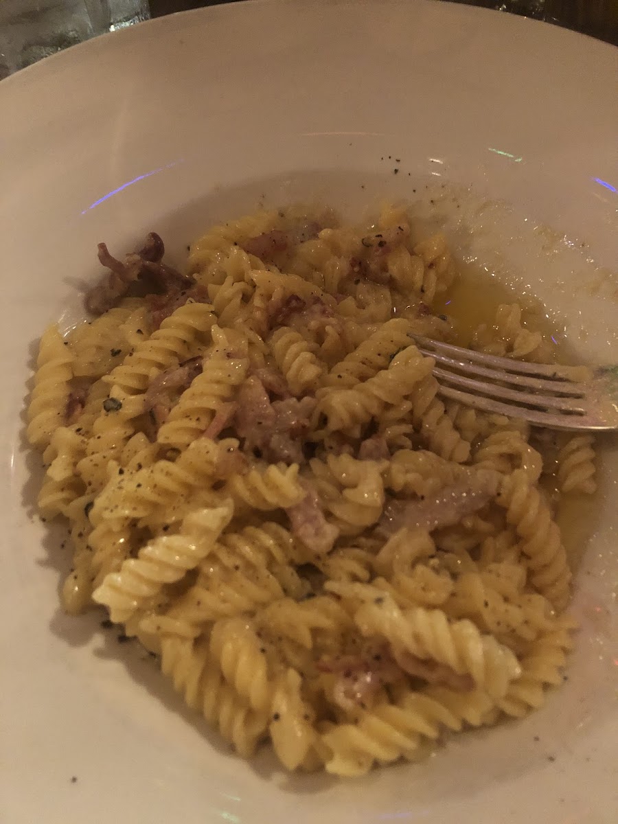 I had the pasta carbonara and it was so good. I would definitely recommend the food here as well as the great waitstaff. It is a little hard to find though since it’s in a courtyard.