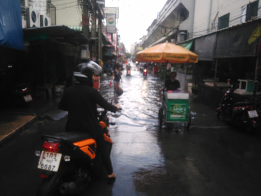 Bua Khao Market