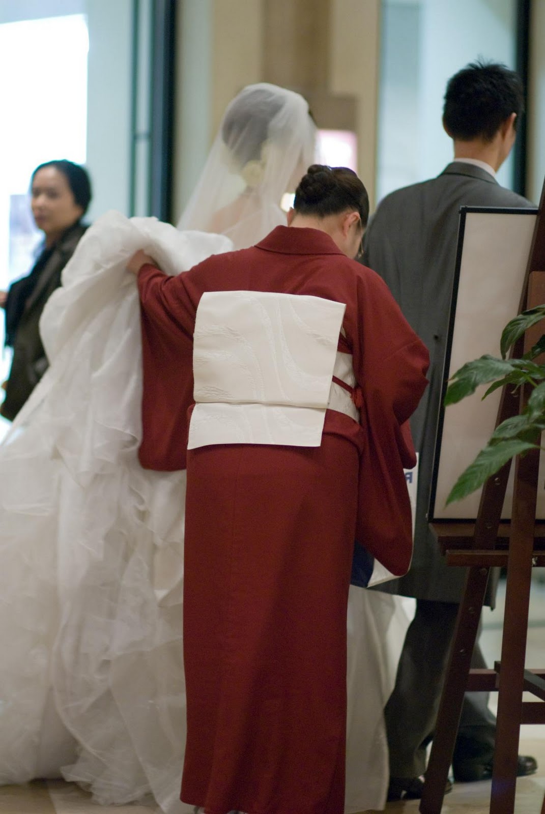 Japanese bridesmade in red