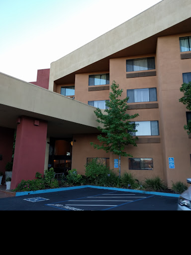 Hotel «Holiday Inn Express Union City», reviews and photos