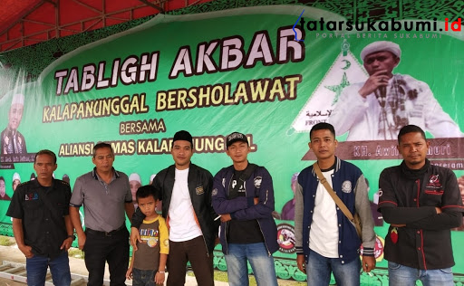 
Tidak Ada Pesta Kembang Api Perayaan Tahun Baru 2019 Warga Kalapanunggal Bershalawat
