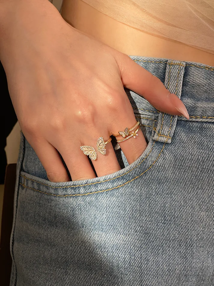 Bague fleur papillon de fée élégante de qualité supérieure, bijou féminin scintillant, cadeau parfait, design unique et raffiné pour toutes les femmes.
