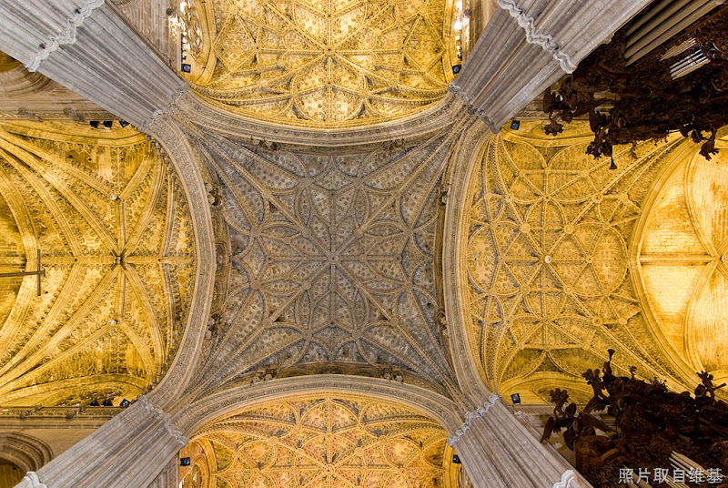 1280px-Sevilla_cathedral_-_vault