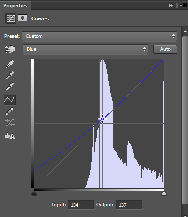 Memberi warna biru dengan curves