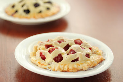 close-up photo of a strawberry mini pie