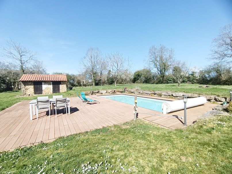 Vente maison 6 pièces 166 m² à Montmorillon (86500), 230 000 €