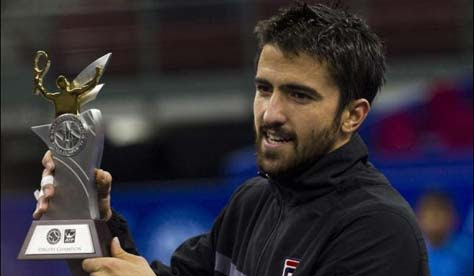 Janko Tipsarevic recogiendo un premio