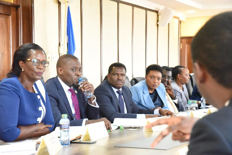 Health CS Susan Wafula meets the Salaries and Remuneration Commission chairperson Lyn Mengich, the council of Governors Health Committee chair Muthomi Njuki and his labour counterpart Johnson Sakaja at Afya House on March 8, 2023/MoH