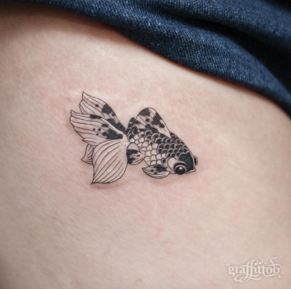 Este espetacular blackwork peixinho