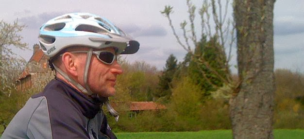 Chris on the Bike im Münsterland mit Fahrradhelm Uvex Supersonic L (57-62 cm) 58-63 cm pearl/light-blue und Aldi-Sonnenbrille Kollektion 2013