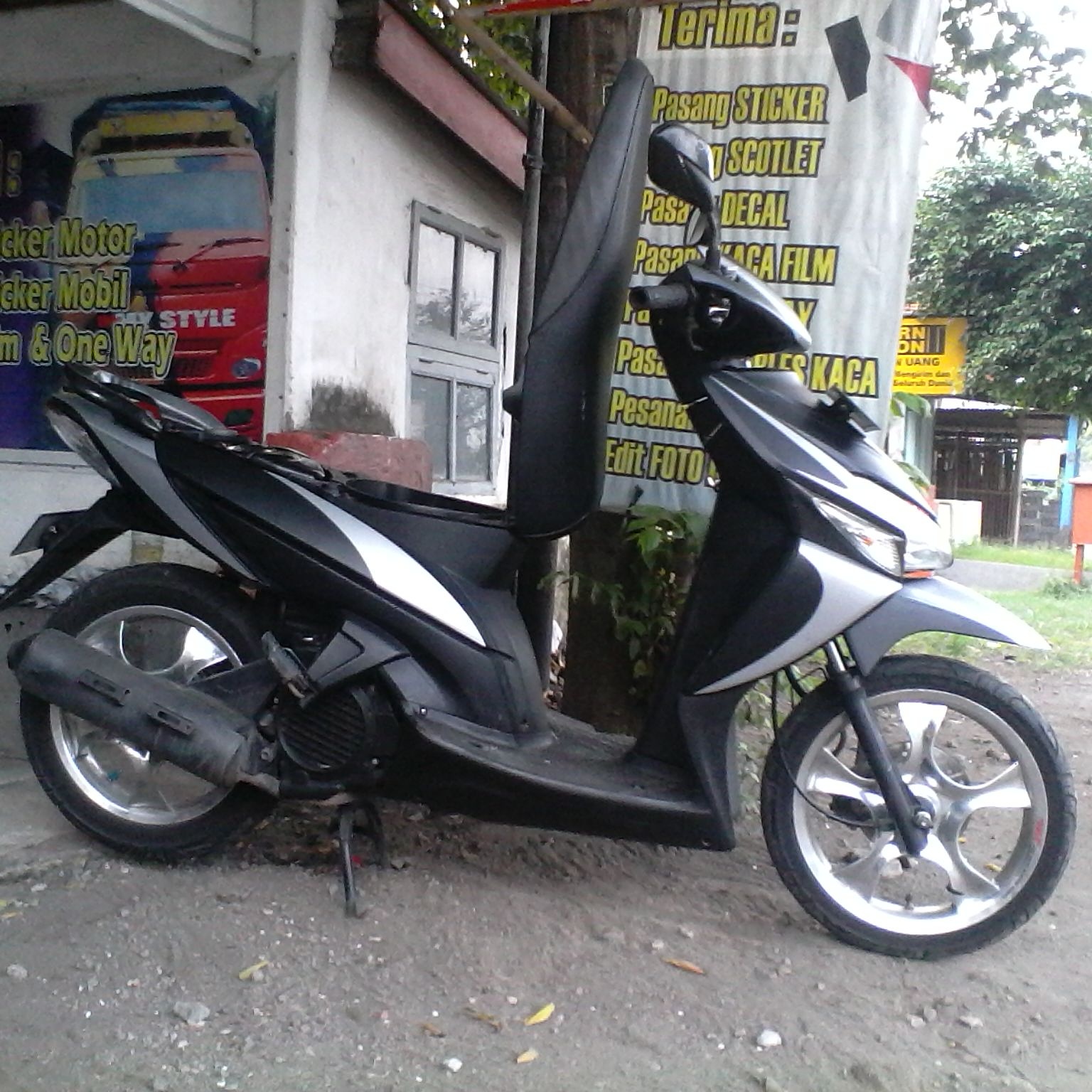 Modifikasi Vario Hitam Silver Lampak Modifikasi