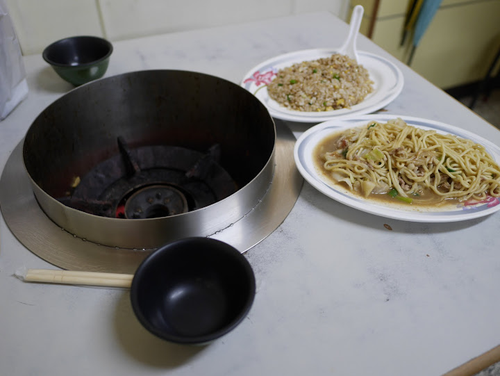 【食記】台中小魚兒燒酒雞@西區台中二中-捷運BRT茄苳腳 : 超值炒飯, 燒酒雞之外的銅板好食 區域 中式 台中市 合菜 宵夜 小吃 捷運美食MRT&BRT 晚餐 炒飯 西區 飲食/食記/吃吃喝喝 麵食類 