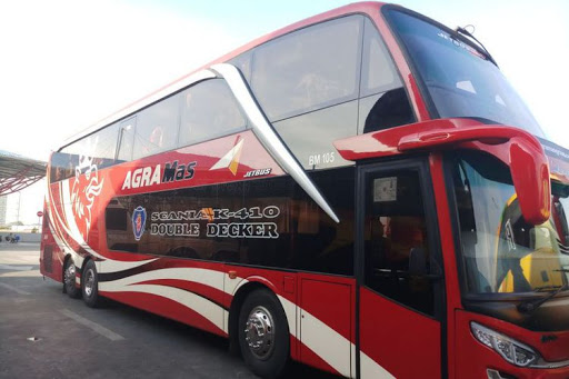 PO Agra Mas Rilis Bus Tingkat Jakarta-Jepara Premium Class Dengan Armada Scania K410ib kabar gembira untuk warga kota ukir Jepara, pada Sabtu 27 Januari 2018, PO Agra Mas resmi merilis bus tingkat atau double decker rute Jakarta-Jepara premiun class. Ini merupakan rute bus tingkat kedua yang diluncurkan oleh Agra setelah ke Wonogiri. Bus tingkat Agra rute Jakarta-Jepara ini dilengkapi beberapa fasilitas headrest monitor di tiap kursi, toilet dan ruang khusus untuk merokok atau smoking room.