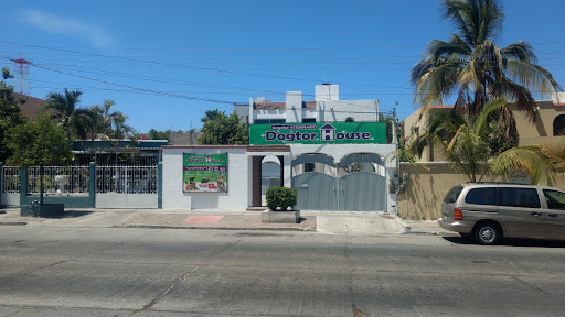 Hospital Veterinario Dogtor House, Santos Degollado 545, Zona Central, 23000 La Paz, B.C.S., México, Hospital veterinario | BCS