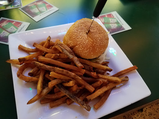 Bar «Classics Sports Bar», reviews and photos, 2431 SE Maple Valley Hwy, Renton, WA 98057, USA