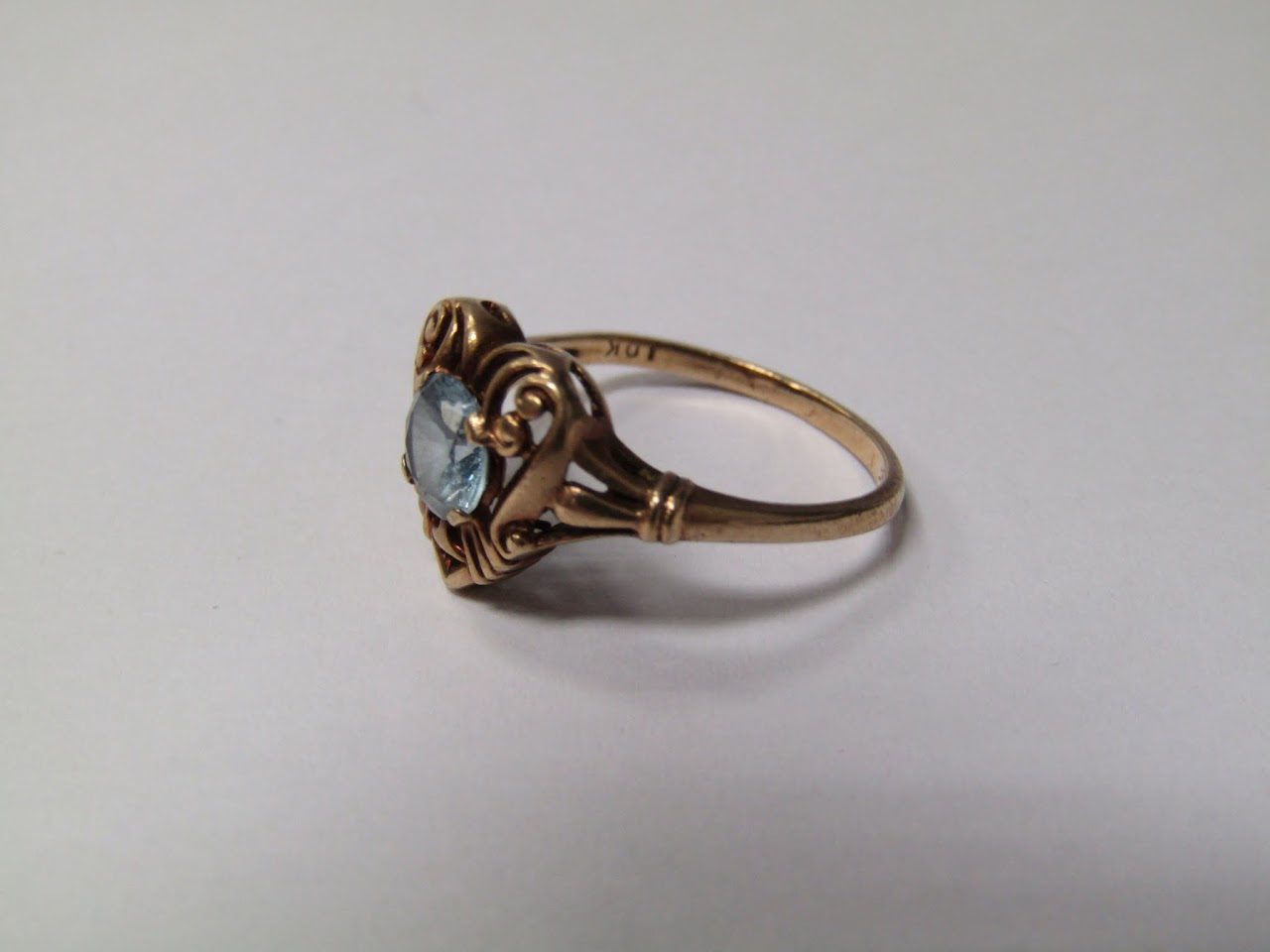 10 K. Gold & Blue Stone Ring