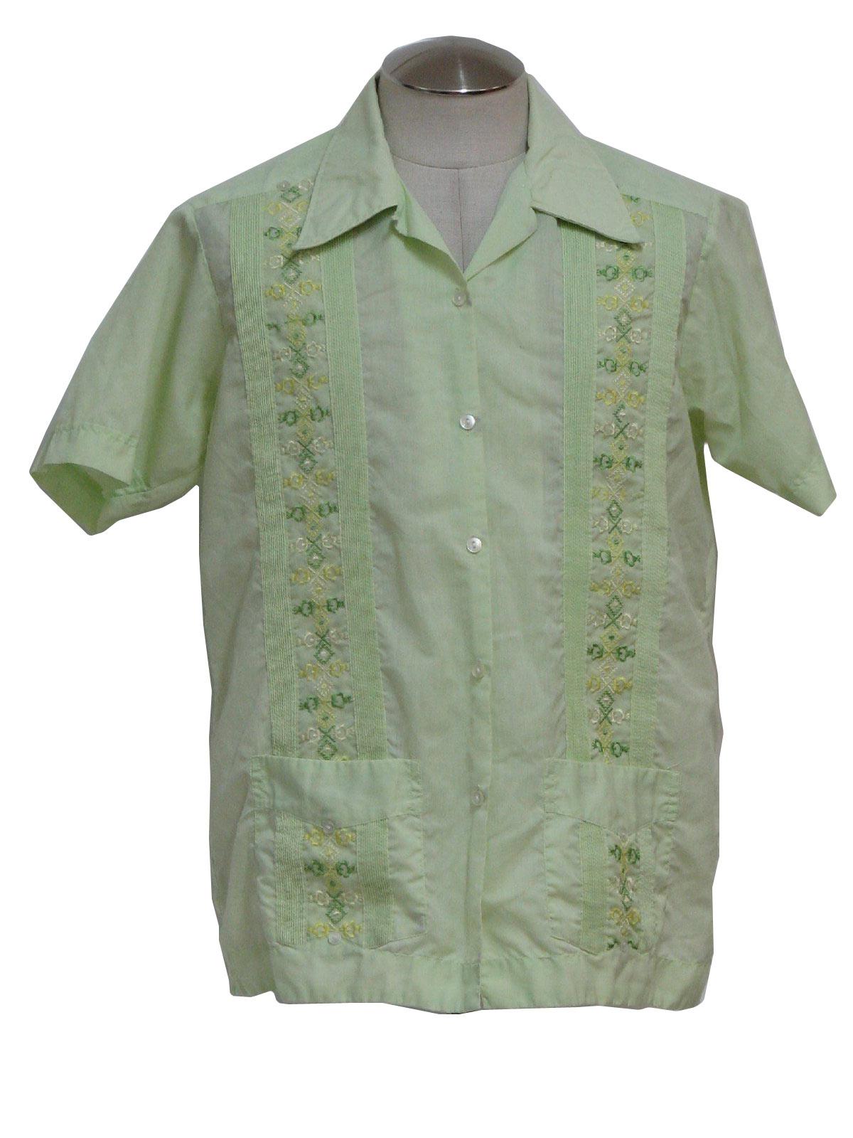 70s -Mayaland- Mens shaded light green, off white and yellow polyester