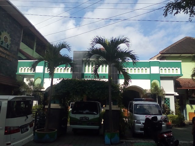 Sinergi relawan kebersihan Masjid Magelang dan Jogja di Masjid Mataram Sorosutan, Umbulharjo, Yogyakarta.