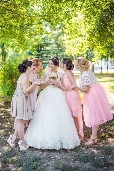 Fotógrafo de casamento Nadezhda Barysheva (nadezdsbnd). Foto de 25 de março 2017