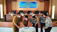 Kasatlantas Polres Soppeng Bersama Kadisdikbud Soppeng Tandatangani MOU Kerjasama Program