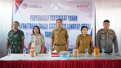 Bupati FDW Serahkan Sertipikat Tanah PTSL di Kecamatan Motoling Timur