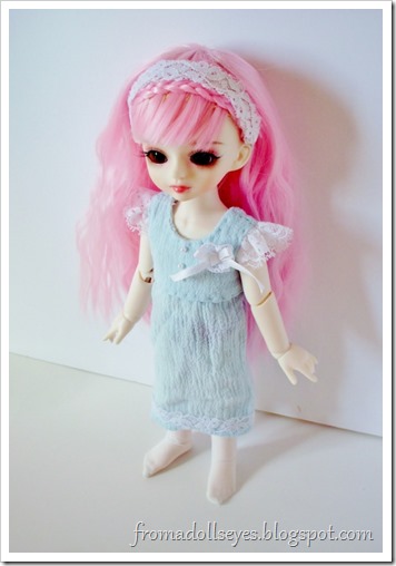 A cute blue doll dress with lace ruffles for a yosd ball jointed doll.  Free pattern and tutorial!