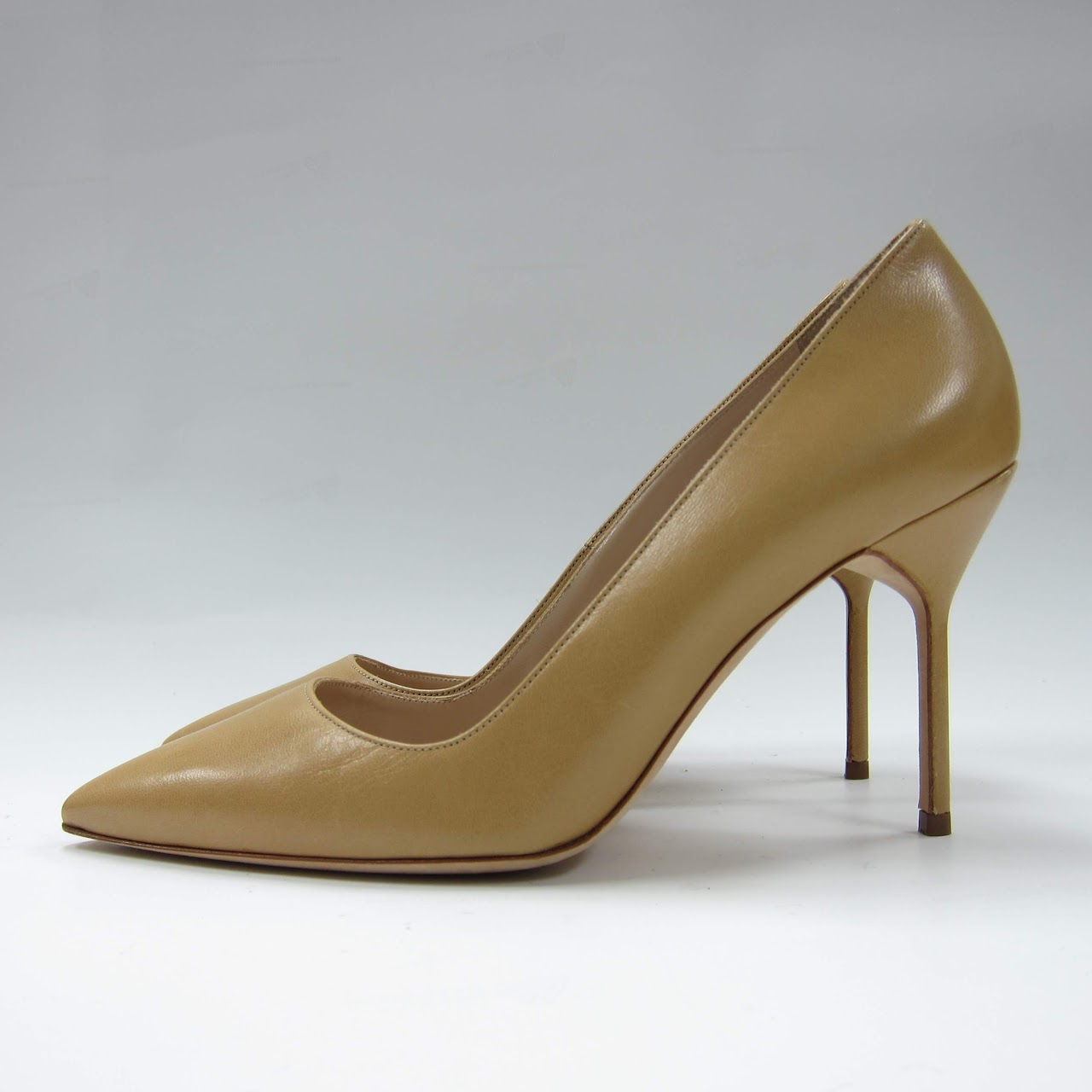 Manolo Blahnik Beige Pumps