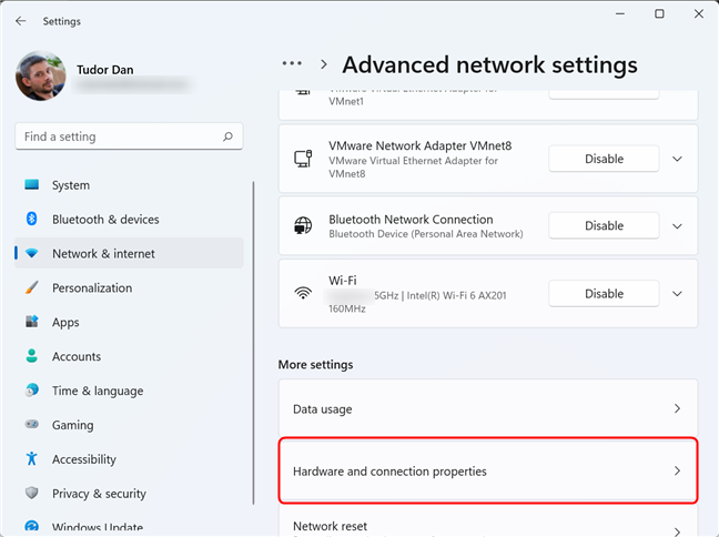 Il collegamento Proprietà hardware e connessione visualizza informazioni utili su tutte le connessioni e gli adattatori