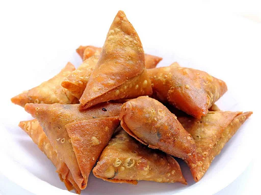 Onion Samosa [4 Pieces]