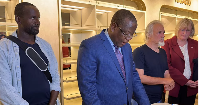 Olivier Dubois (left) and Jeffery Woodke (second from right) in Niamey on Monday