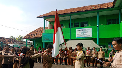 Siswa LDKS dan Pramuka Ramu - Rakit SMP Islam Attarbiyyah Resmi di Kukuhkan 