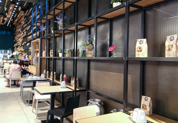 photo of the dining area in Pan Bon