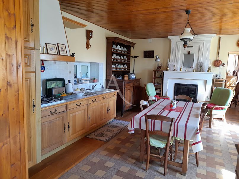 Vente maison 10 pièces 250 m² à Saint-Fort-sur-Gironde (17240), 284 800 €