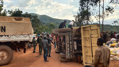 Satgas TNI Konga XXXIX-B RDB Bantu Evakuasi Truk Terguling di Kongo