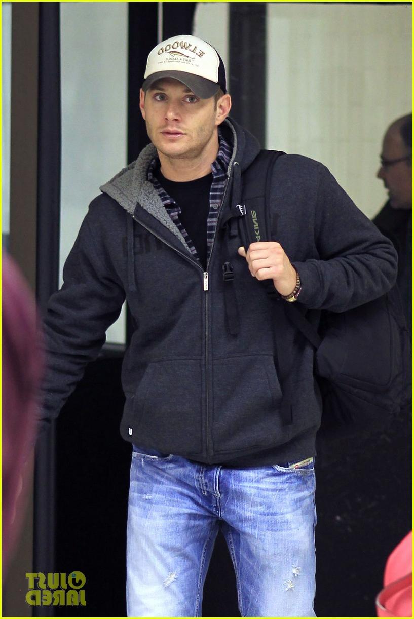 jensen ackles airport 05