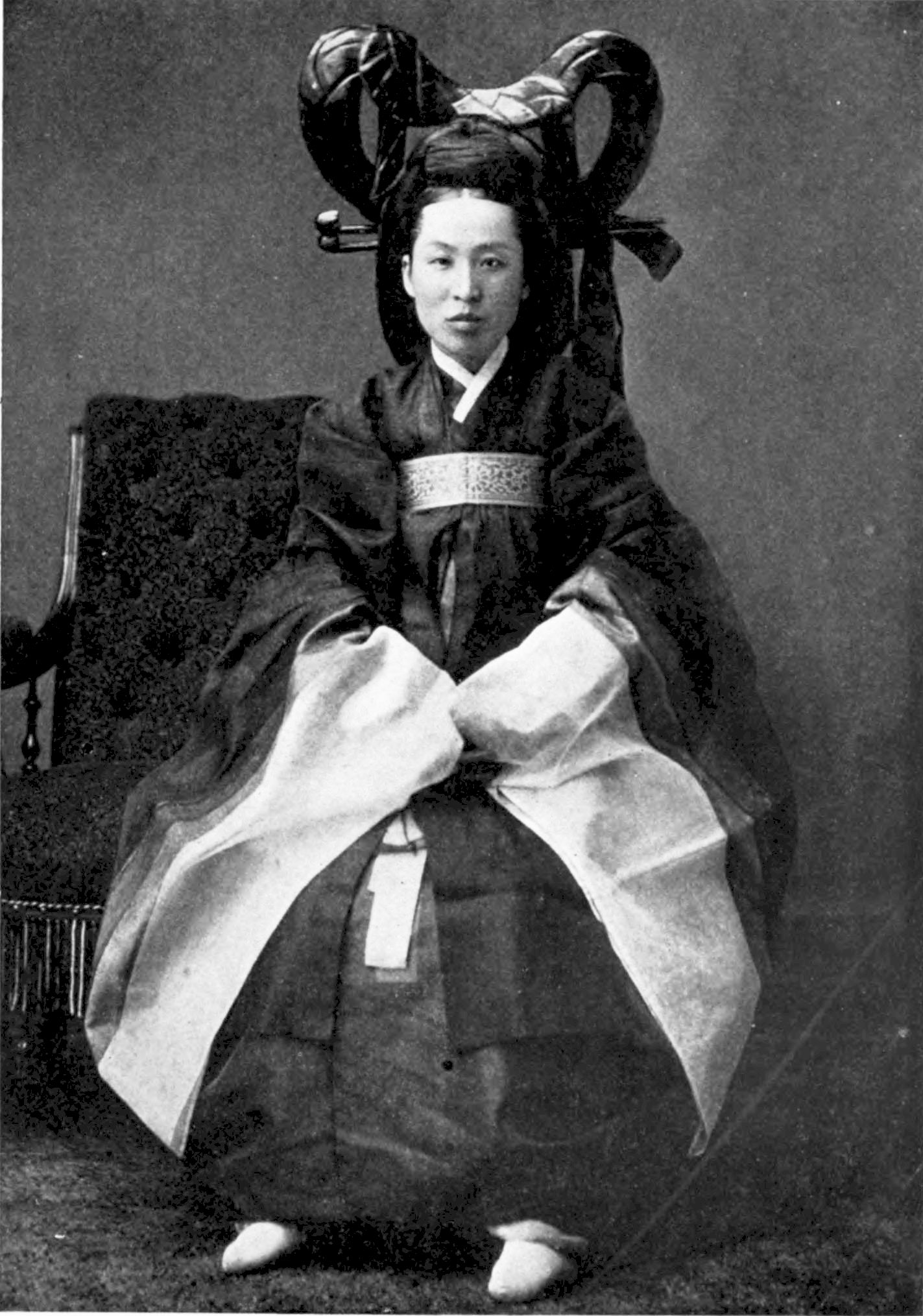 파일:kr-Korean_palace-woman_in_full_regalia.jpg