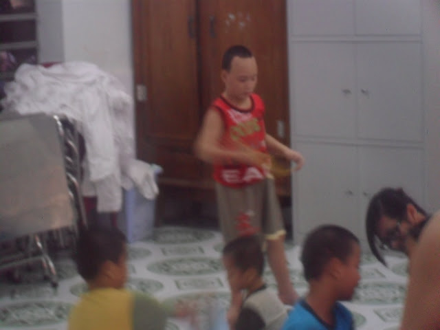 Nhận xin các loại quần áo, chăn gối cũ, đồ chơi, sách truyện cũ, để làm từ thiện.Thân - 2