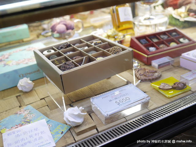 【食記】高雄E'Z Chocolat 手工巧克力青年店@苓雅城市光廊-捷運MRT中央公園 : 香醇濃郁才能瀰漫幸福氛圍...七夕情人節快樂!! 下午茶 冰淇淋 區域 咖啡簡餐 巧克力 捷運美食MRT&BRT 甜點 糕餅烘培 苓雅區 蛋糕 輕食 農產品料理 飲食/食記/吃吃喝喝 高雄市 