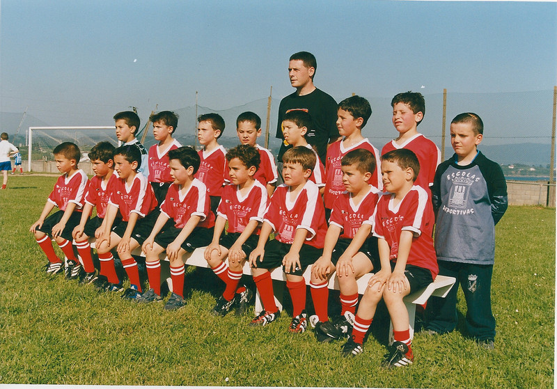 A.D.R. Numancia de Ares. Prebenxamíns 2001-2002 Tito (Adestrador) Adán, Cristian, Edu, Miguel Piñeiro, Diego, Iván, Carlos, Cristian Quique, Juan, Pita, Roque, Carlos, Antonio, Ángel e Pepe Prados Vellos (Ares)