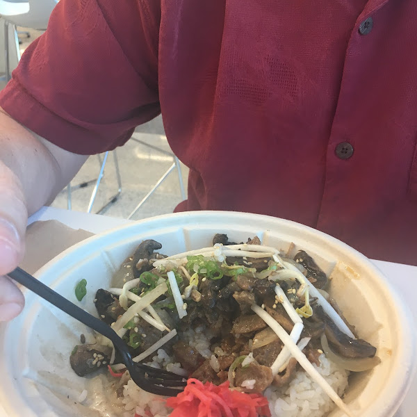 Teri beef bowl with rice, ginger, bean sprouts, scallions, onions, mushrooms, and sesame seeds