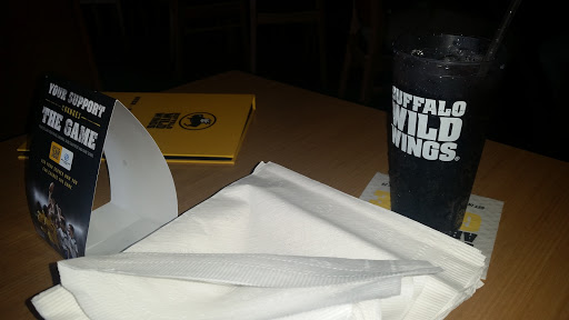 Chicken Wings Restaurant «Buffalo Wild Wings», reviews and photos, 1710 Hilliard Rome Rd, Hilliard, OH 43026, USA