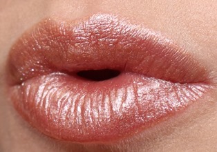 JICUltraMetallicLipColourPop11