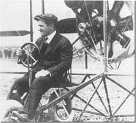 Lincoln_Beachey_in_his_plane