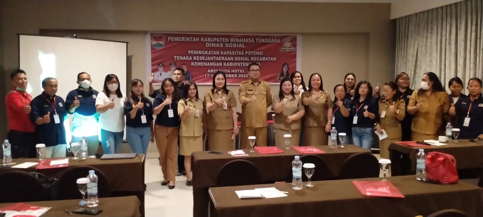 Sekretaris Daerah Kabupaten Minahasa Tenggara David Lalandos Saat Membuka kegiatan Peningkatan Kapasitas tenaga kesehatan sosial Kecamatan. (Foto Istimewa) 